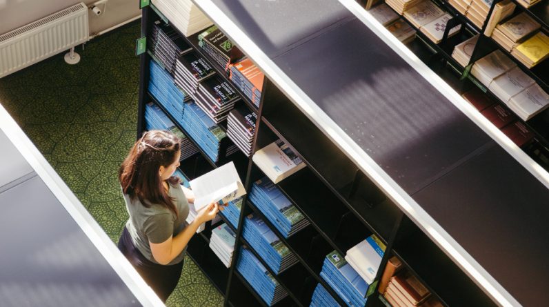 How to Use the Vault in Minecraft Education Edition